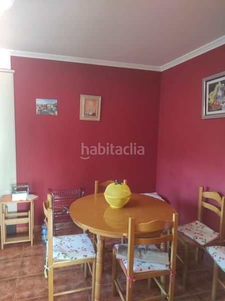 Foto 17085b27-3055-461b-88f2-5841a03fa01e. Casa aparellada amb aparcament a Grove (O)