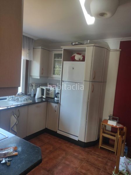 Foto 48ffb8a8-c9e7-4dfa-9002-1d961f2d35cc. Casa aparellada amb aparcament a Grove (O)
