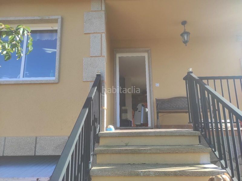 Foto 4fee9edb-32bc-40f1-b044-275edcaa911c. Casa aparellada amb aparcament a Grove (O)