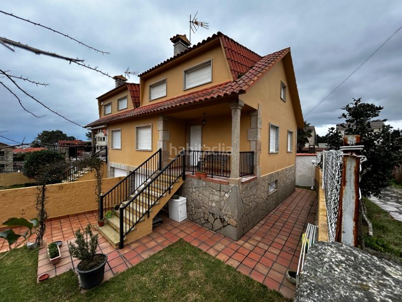Foto 7d93eb87-8c23-445f-ab84-5f3722193f15. Casa aparellada amb aparcament a Grove (O)