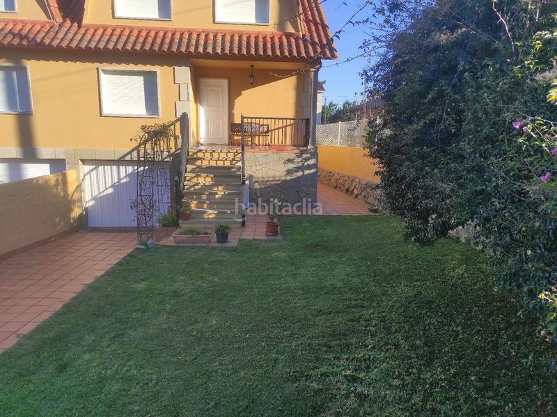 Foto 91b7b77d-3530-4b07-84d1-0034ebc52da7. Casa aparellada amb aparcament a Grove (O)