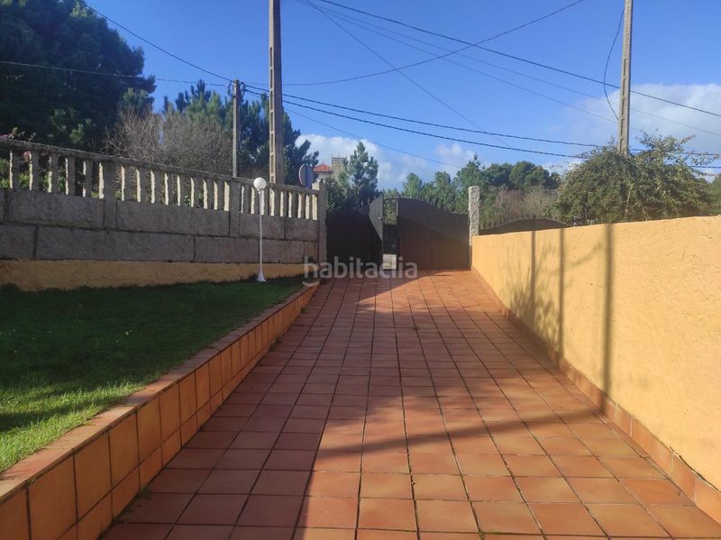 Foto ff1fb679-dcc4-4037-848b-9b1f0ad85ffd. Casa aparellada amb aparcament a Grove (O)