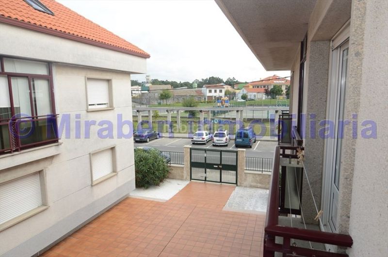 Foto 00ea3eba-698a-46a4-9796-b9e73dcf19af. Dúplex amb calefacció aparcament a Boiro