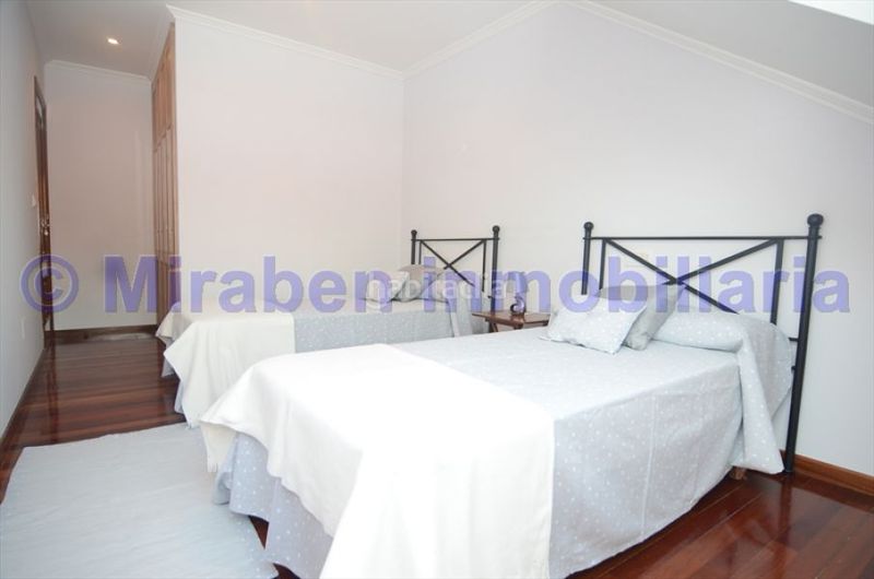 Foto 5a604c35-c04f-4be9-b178-9d07de443abb. Dúplex amb calefacció aparcament a Boiro