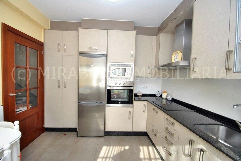 Foto a9f9cf32-c270-4fce-8da5-949bb7be1efb. Casa amb calefacció aparcament a Catoira