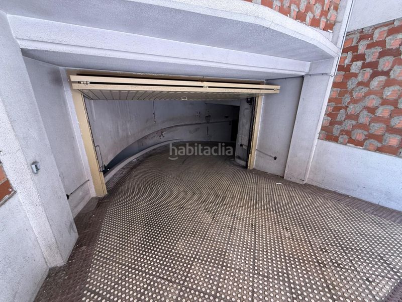 Foto 2f6bdf3c-3f6d-4c5c-ba26-831c82793f3c. Aparcament cotxe a derechos humanos 2 a Boiro