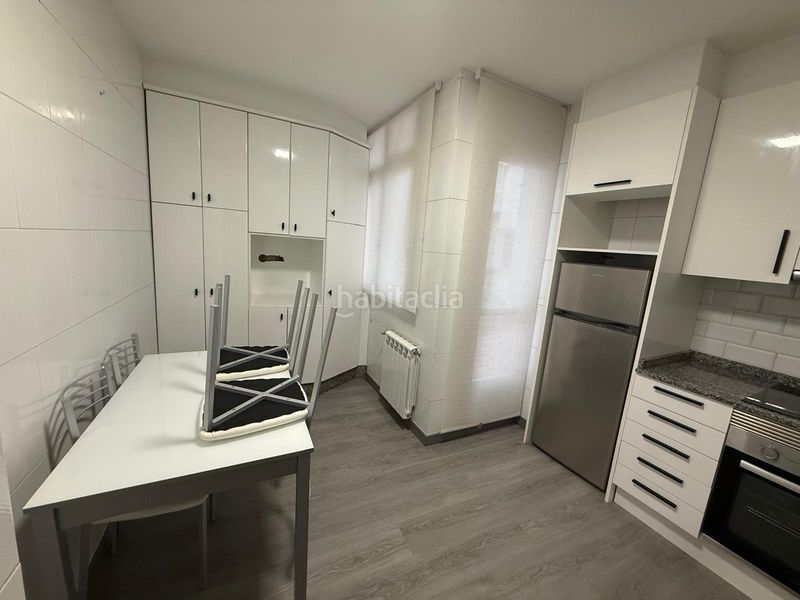 Foto 5b8c5b32-d593-46df-bf3b-a2b95596833c. Lloguer apartament amb calefacció aparcament a O Milladoiro Ames