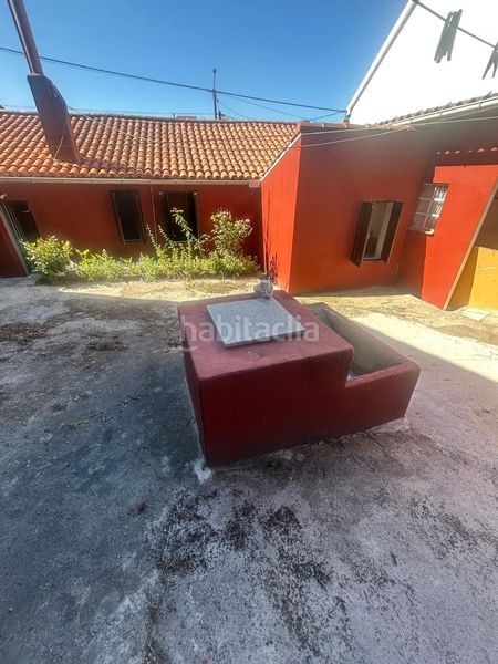 Foto c03cc987-fd21-416c-8b8d-ca86a8f6512c. Casa a Pobra do Caramiñal (A)