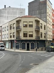 Etagenwohnung in Santa Uxía de Ribeira. Amplio piso con gran potencial en el corazón de ribeira