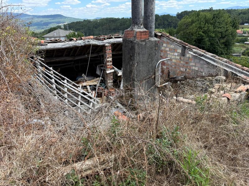 Foto 429e0f70-2e22-4f70-a271-ac6bd5cbec9a. Casa  con terreno para restaurar en Boiro