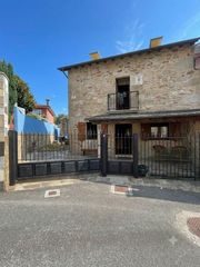 Casa a Boiro. Se vende exclusiva casa de piedra con encanto rústico y amplio j