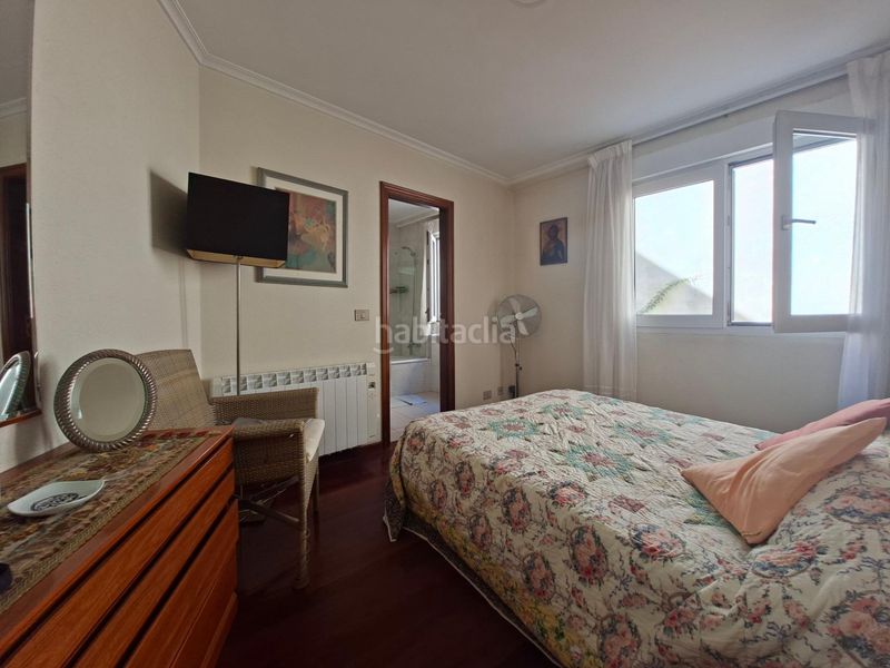 Foto fe6fd789-470d-4927-9511-b83f9522ddb8. Piso en paseo playa de silgar 8 piso en la mejor zona primera linea de playa silgar en Sanxenxo