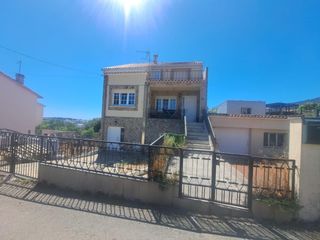 Haus in Pobra do Caramiñal (A). Casa en puebla  oportunidad para inversores