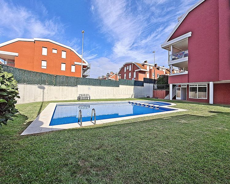 Foto a9fcbbea-d8c2-4c5b-93b6-994072888a40. Pis amb calefacció aparcament piscina a O Carril Vilagarcía de Arousa