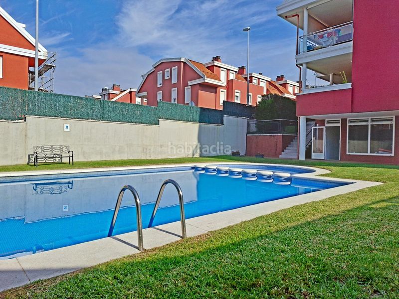 Foto f5668bcb-4216-4ba6-b68d-bab855af4a88. Pis amb calefacció aparcament piscina a O Carril Vilagarcía de Arousa