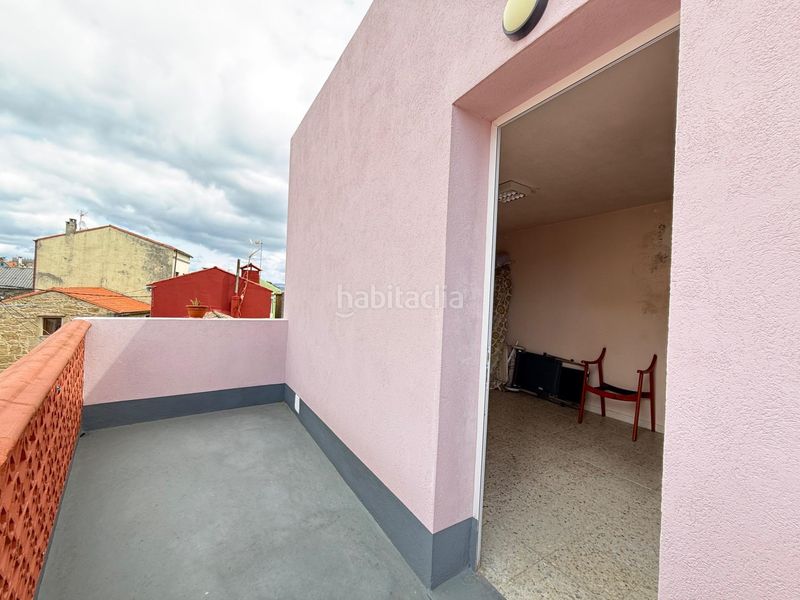 Foto 696a5781-f44d-4e4b-89e5-4dd7c3451e2b. Casa adossada a Boiro