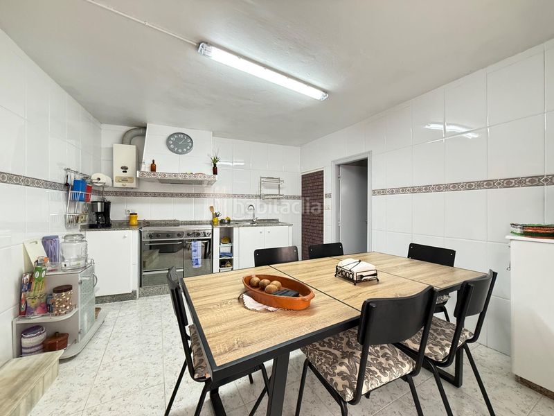 Foto aadc4193-9006-4b7d-b4ef-d5884ba0c3cc. Casa adossada a Boiro