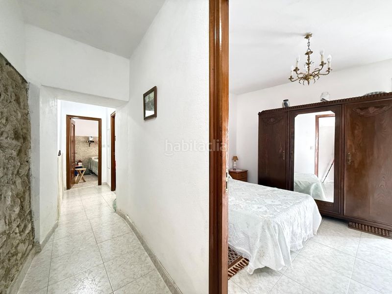 Foto b771b002-da1b-454c-9bc1-ee57a311c8cc. Casa adossada a Boiro