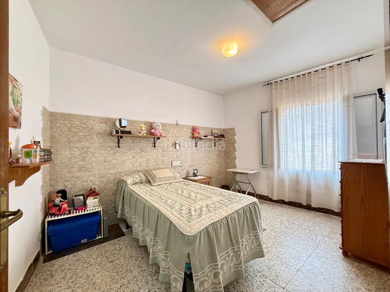 Foto bf369483-ca7d-4f68-9e8c-fcbe367e4795. Casa adossada a Boiro
