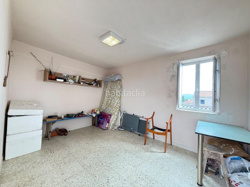 Foto c350605e-9002-491a-a9f2-5e1035ca7ba4. Casa adossada a Boiro