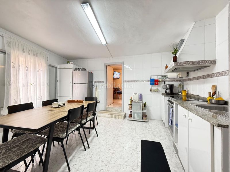 Foto c51f4f75-bfe6-4b49-bf8f-1cf73cc26e6a. Casa adossada a Boiro