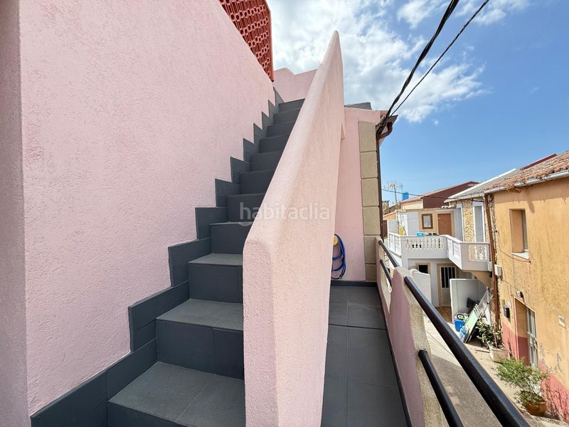 Foto cbf372de-b92b-4b99-977b-f39b2fd1ae5f. Casa adossada a Boiro