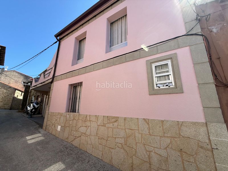 Foto f37f0b16-d7ac-4bcd-859d-826a16d21ac3. Casa adossada a Boiro