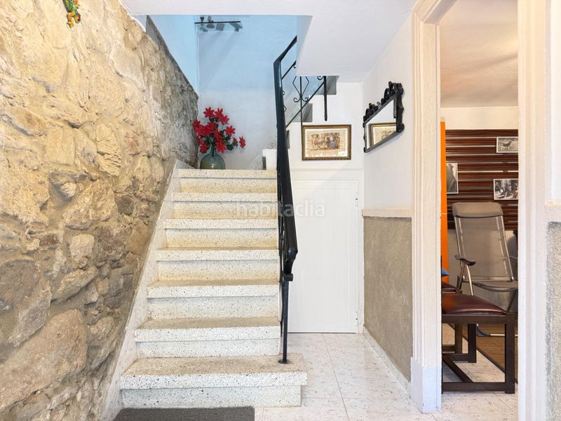 Foto fa75d6a3-dd8b-436c-936c-cfdc41a39a0a. Casa adossada a Boiro