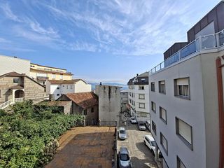 Pis  Calle progreso. Piso en sanxenxo centro con terraza opción 2 en 1 3 hab, 2 cocin