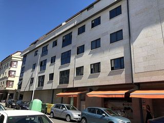 Rent Business premise in Santa Uxía de Ribeira. Se alquila local comercial en ribeira