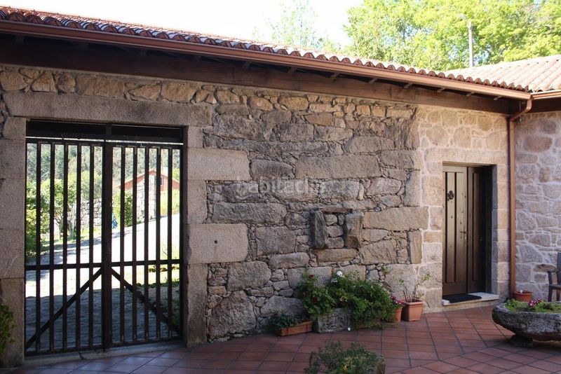 Foto ce3a260d-9cdb-4e2f-b877-52ac5b580a04. Lloguer casa amb calefacció aparcament a Catoira