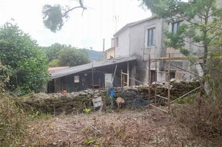 Chalet in Rubiáns. Terreno en vilagarcia con construccion en ruinas.