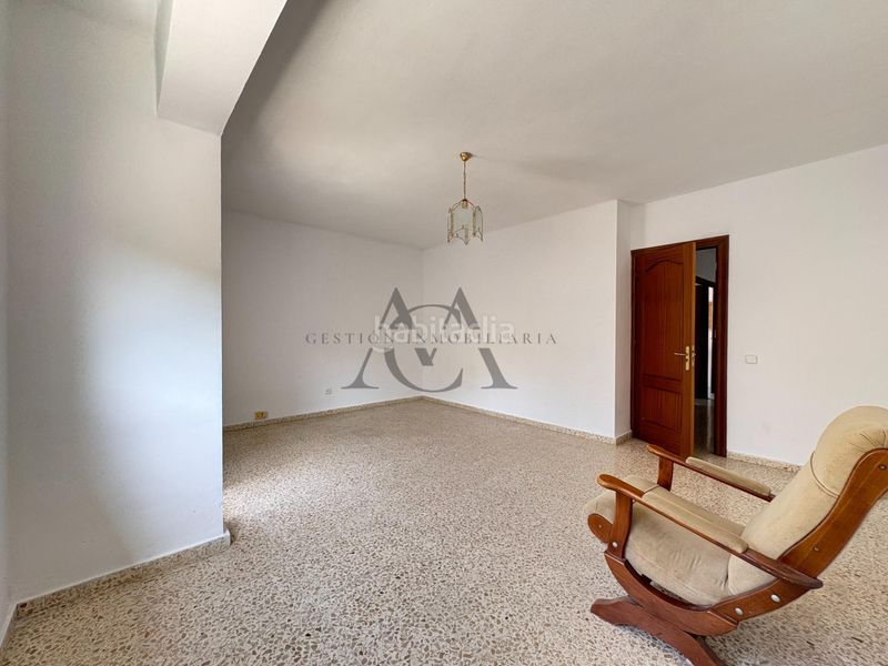 Foto 5675b33f-4c0c-4ef2-a76c-60136a2715b5. Casa amb aparcament a jardín Lucena Lucena