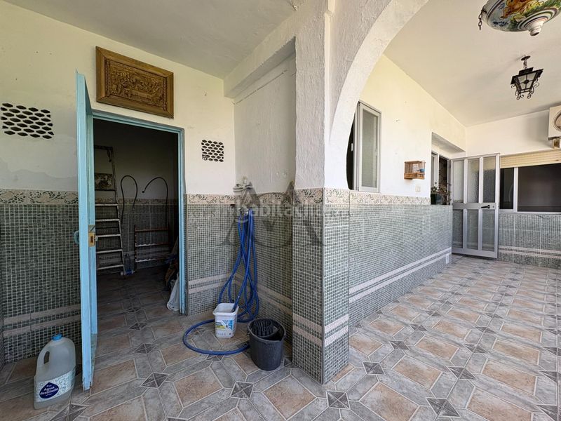Foto c2d9e370-7c02-470c-8154-3110f6905ed2. Casa amb aparcament a jardín Lucena Lucena