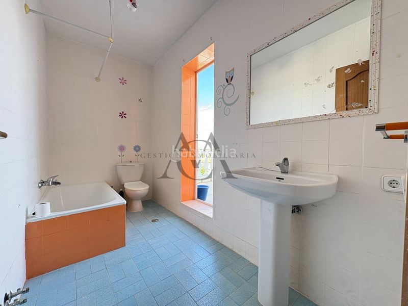 Foto de9ecae5-bf38-418c-a726-eaec2f8da0dd. Casa amb aparcament a jardín Lucena Lucena