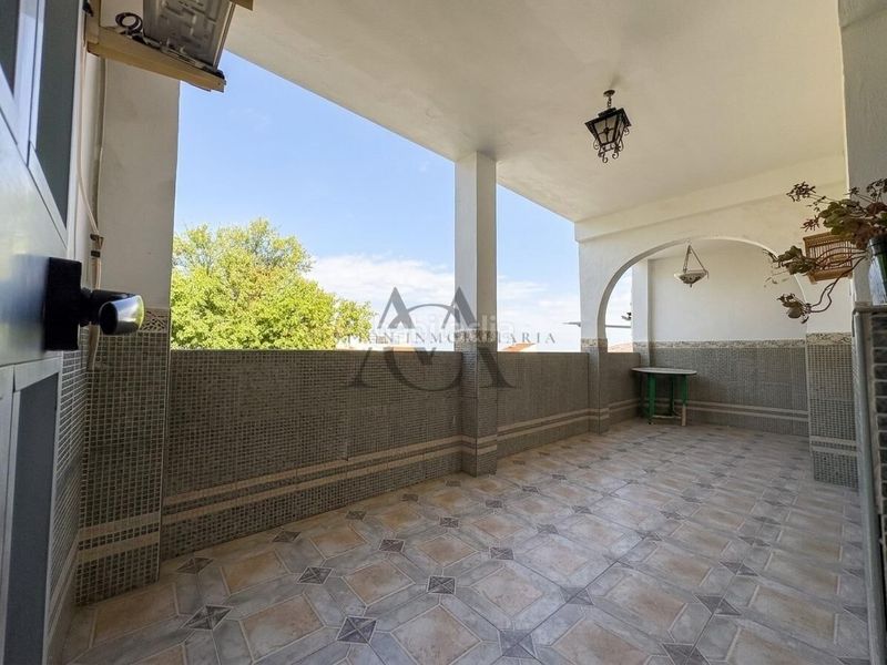 Foto fd4c963d-b314-4c76-be7c-1598653e7ea0. Casa amb aparcament a jardín Lucena Lucena
