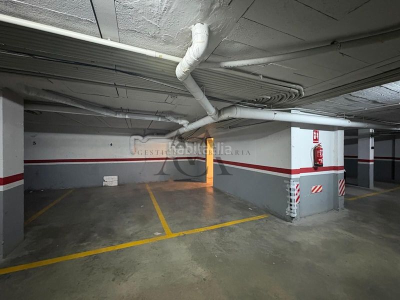 Foto 4fb00c84-51e0-4e26-8876-04e812a20273. Aparcament cotxe a Poleares Lucena