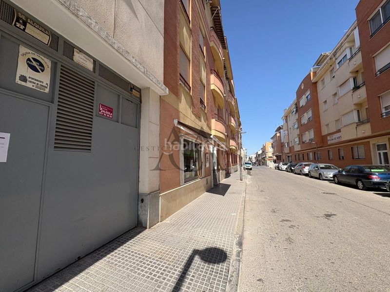 Foto 622b31f2-5847-44d1-a6d0-d4cef5837f41. Aparcament cotxe a Poleares Lucena