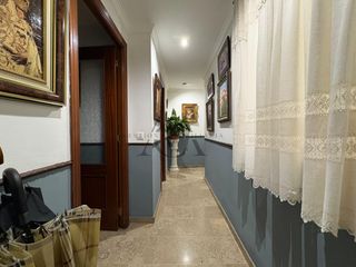 Etagenwohnung in San Francisco. Piso de 3 dormitorios con patio en zona calle mediabarba, lucena