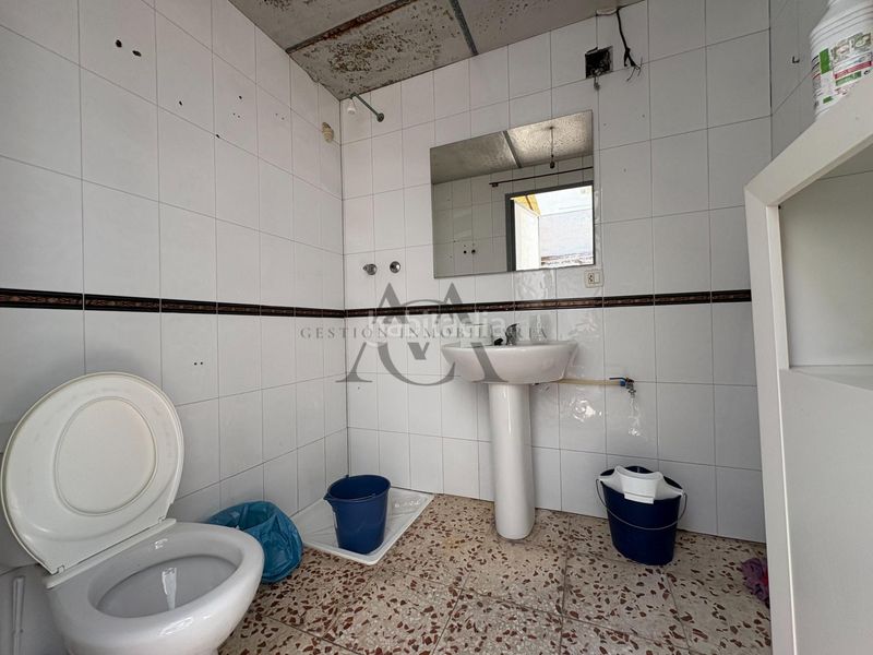 Foto e0a4c388-d10c-40f8-85d6-509cdc866fcb. Local comercial a Centro Lucena