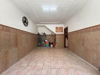 Casa a El Carmen - La Barrera. Casa de 4 dormitorios con cochera y terraza en la zona alta de l