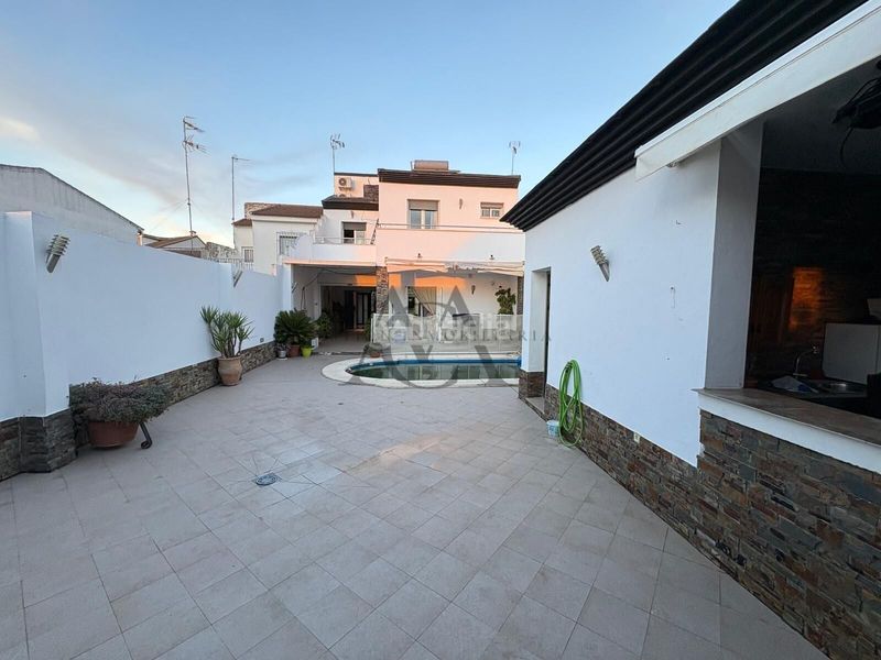 Foto 212652b8-ae59-4dc4-ad81-bc52a61e3271. Casa amb piscina a Navas del Selpillar Lucena