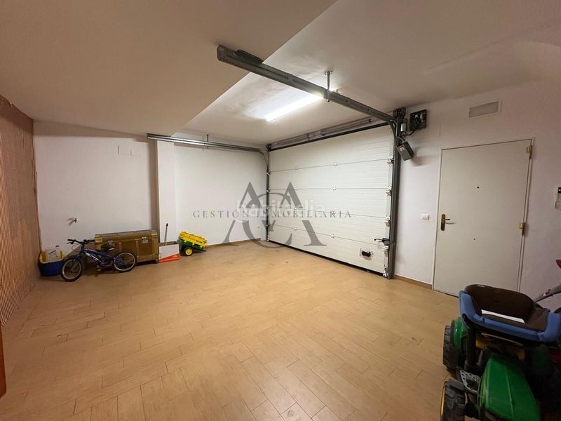 Foto 8b2816cb-a06d-4bb2-be99-4ee2e7a3bcd4. Casa amb piscina a Navas del Selpillar Lucena