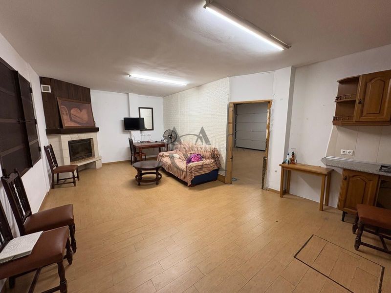 Foto 8c1ca570-d53a-4854-9bc2-e695513c5367. Casa amb piscina a Navas del Selpillar Lucena