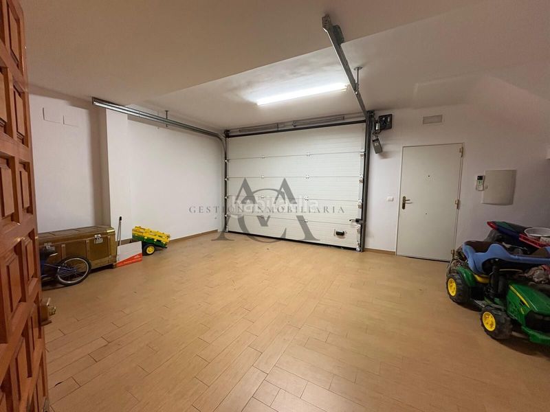 Foto f178121c-492f-464f-91dd-e11c9be5cfea. Casa amb piscina a Navas del Selpillar Lucena