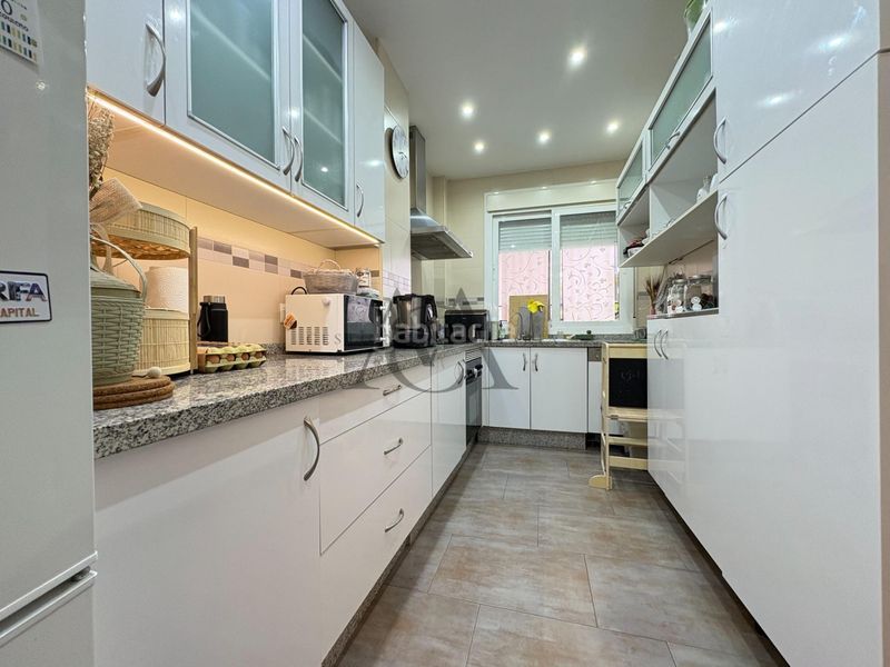 Foto 012f7fa5-29ae-46da-bd35-163381158537. Casa adossada a Centro Lucena
