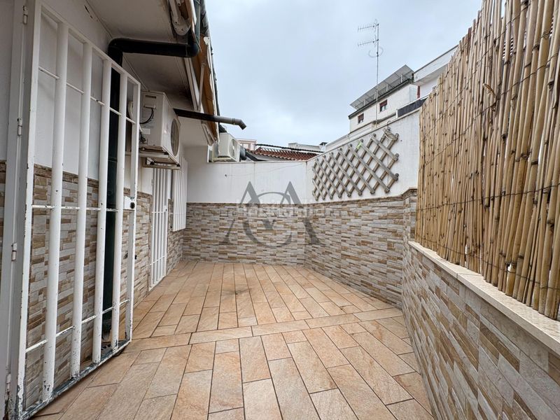 Foto 5ba50bed-5d54-4080-b17a-b9af98c50523. Casa adossada a Centro Lucena