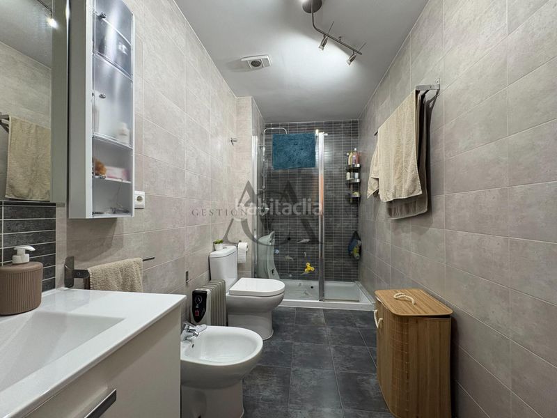 Foto d505e352-bf0b-4f13-8012-2b7e5c64d263. Casa adossada a Centro Lucena