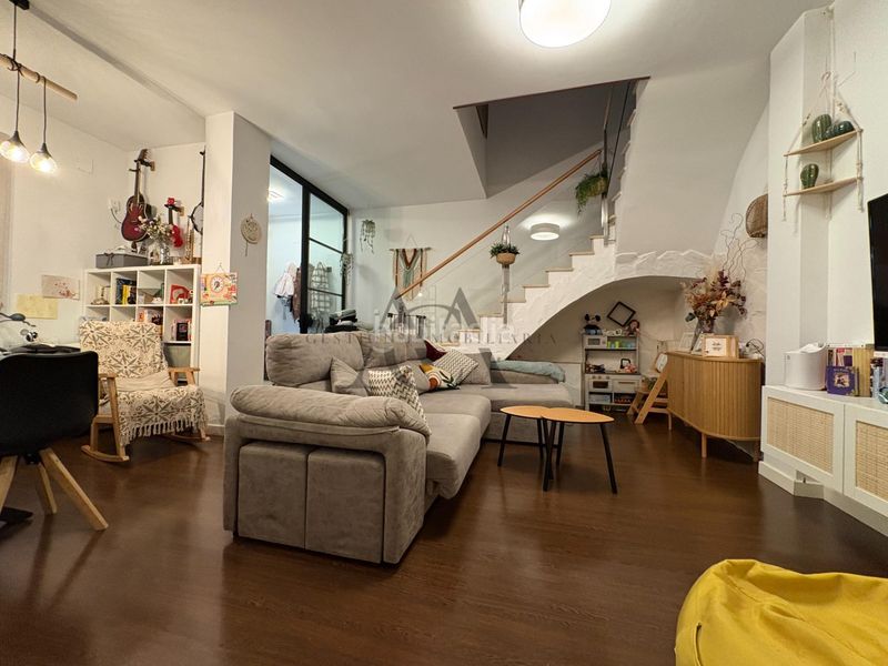 Foto f7c283f7-f289-473c-abd0-f61a32acfe76. Casa adossada a Centro Lucena