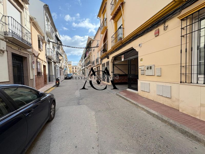 Foto a428ed8d-13ce-4c40-9292-868350f35028. Aparcament cotxe a San Francisco Lucena